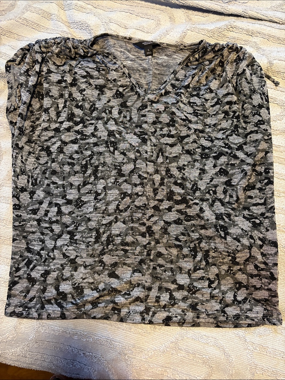 Simply Vera Grey Animal Print V-Neck Top